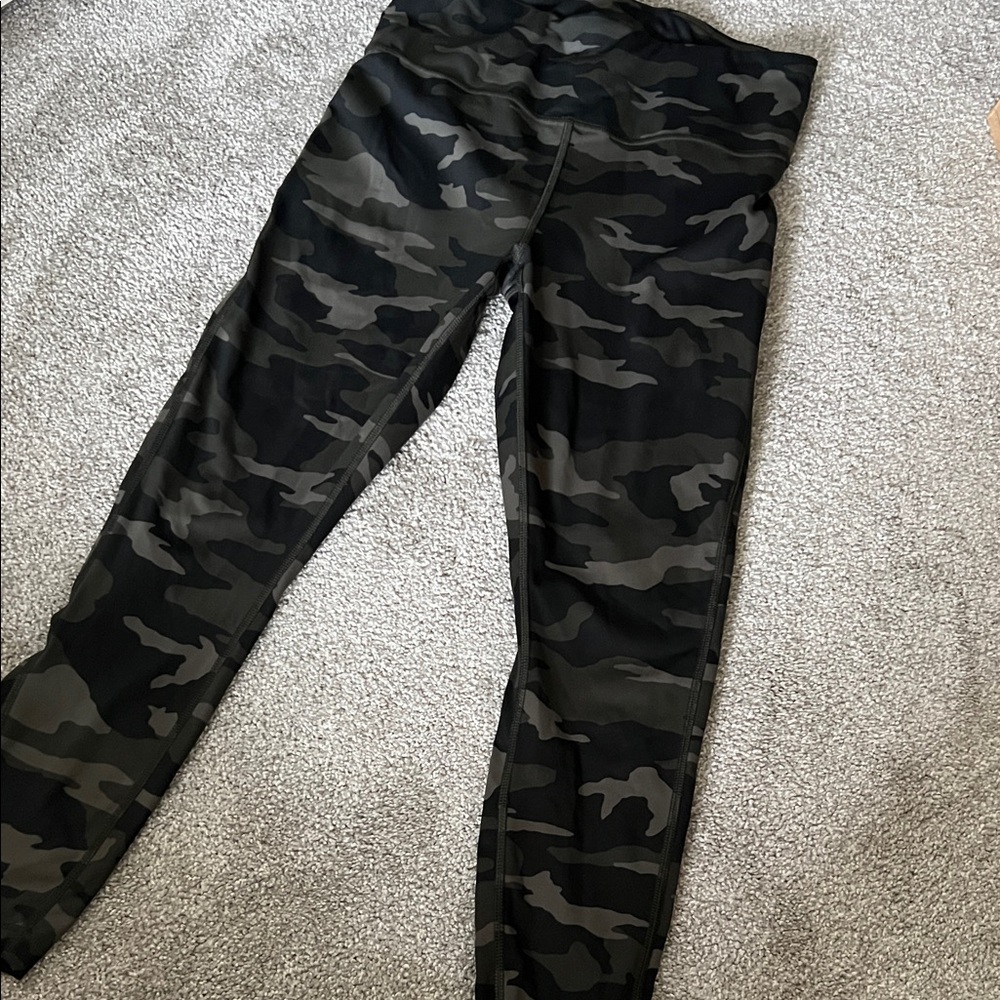 Athleta Camouflage Ultimate 7/8 Tight Leggings